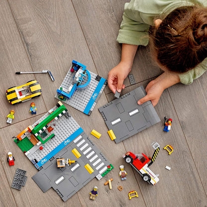 LEGO Shopping Street 60306 Building Set (533 Pieces)